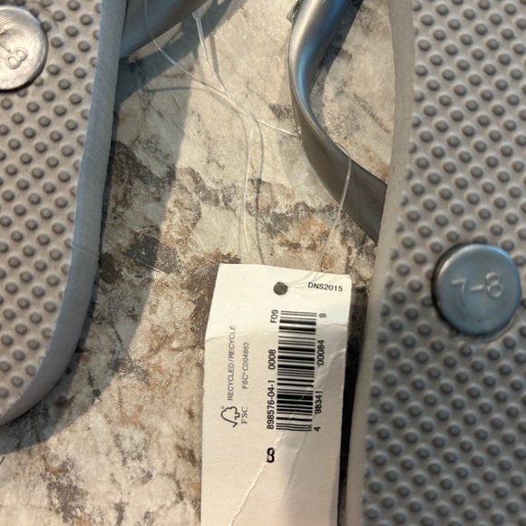 Women Old Navy Gray Flip Flops Jewel Like Accents Size 8 - Picture 6 of 9